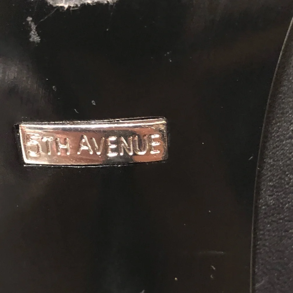 Fifth Avenue leather boots can wear half or tall